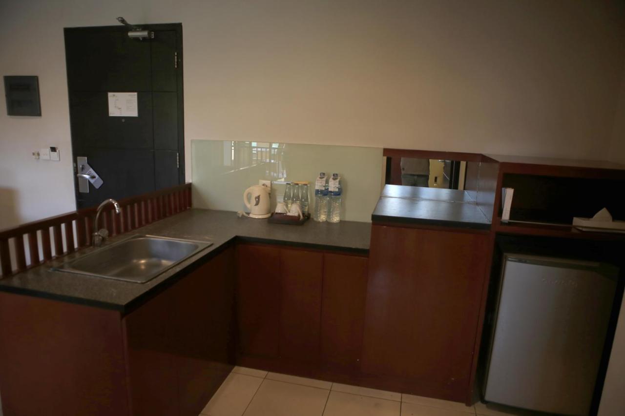 Grand Kuta Hotel And Residence Легиан Екстериор снимка