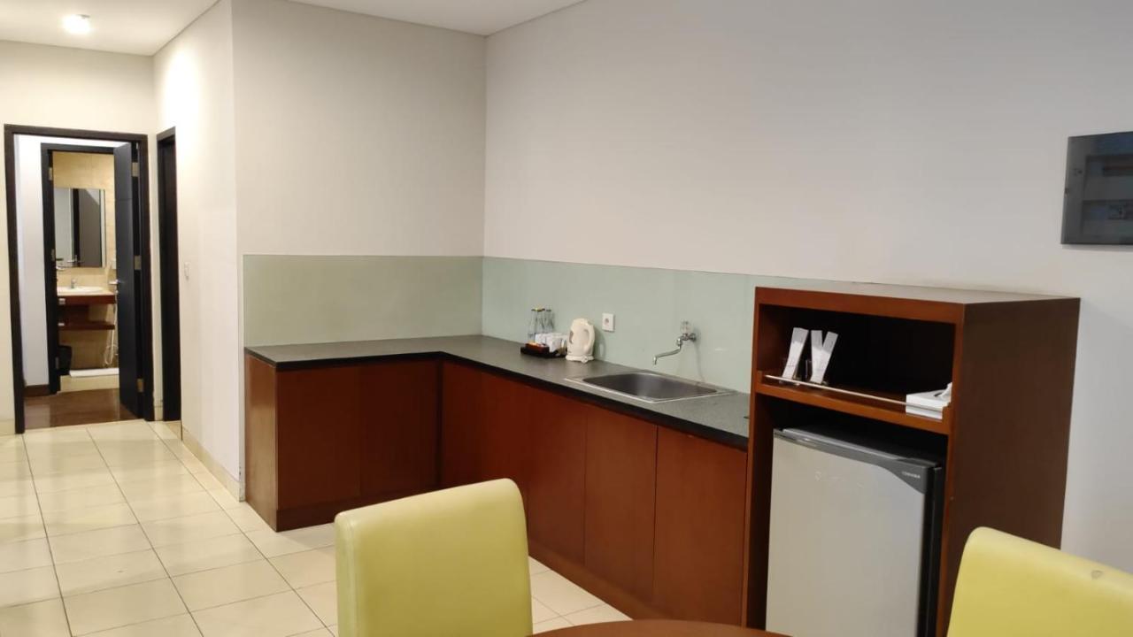 Grand Kuta Hotel And Residence Легиан Екстериор снимка