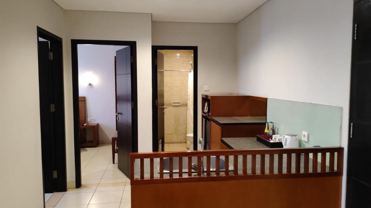 Grand Kuta Hotel And Residence Легиан Екстериор снимка