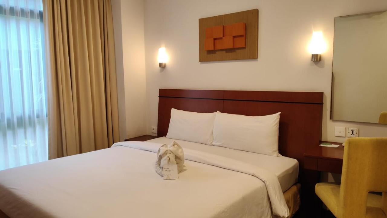 Grand Kuta Hotel And Residence Легиан Екстериор снимка