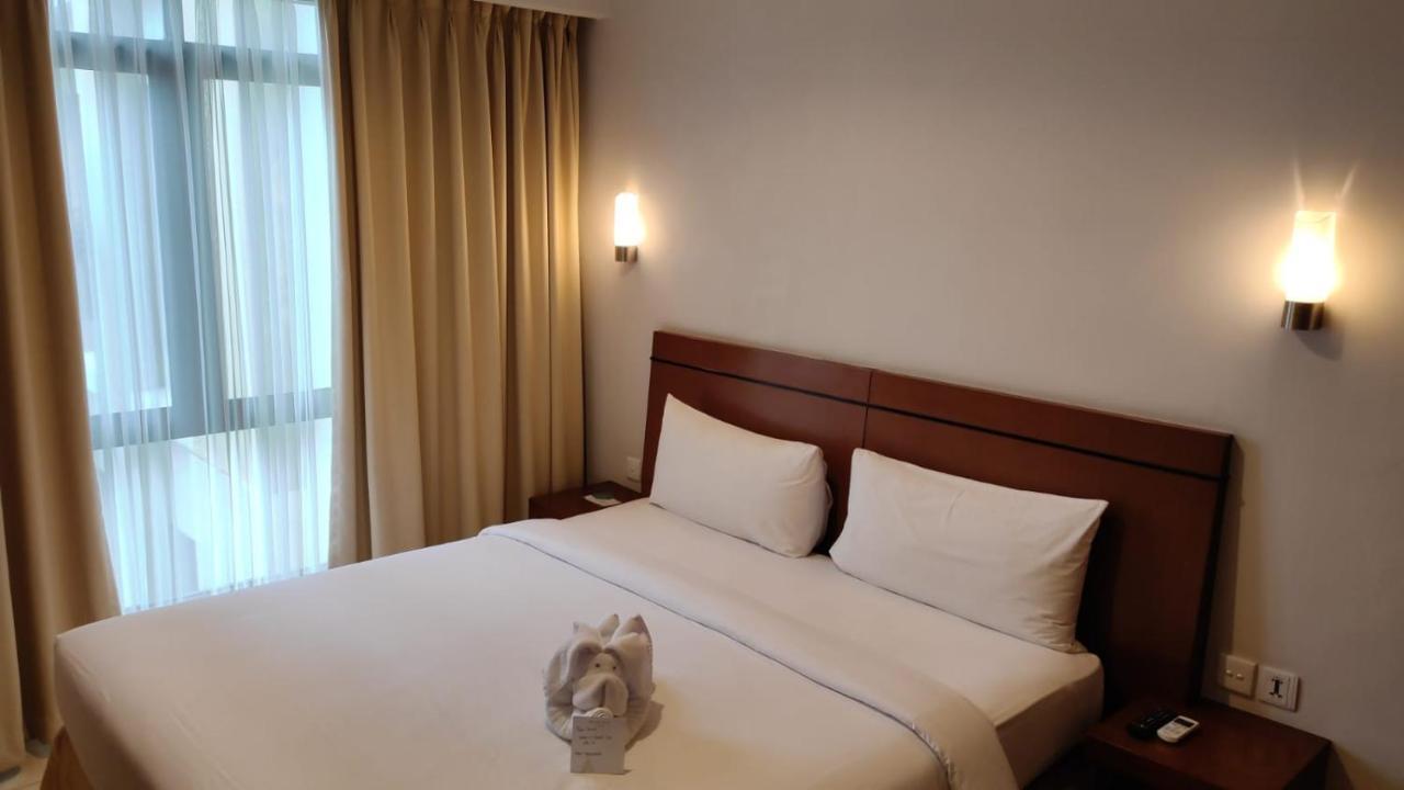 Grand Kuta Hotel And Residence Легиан Екстериор снимка
