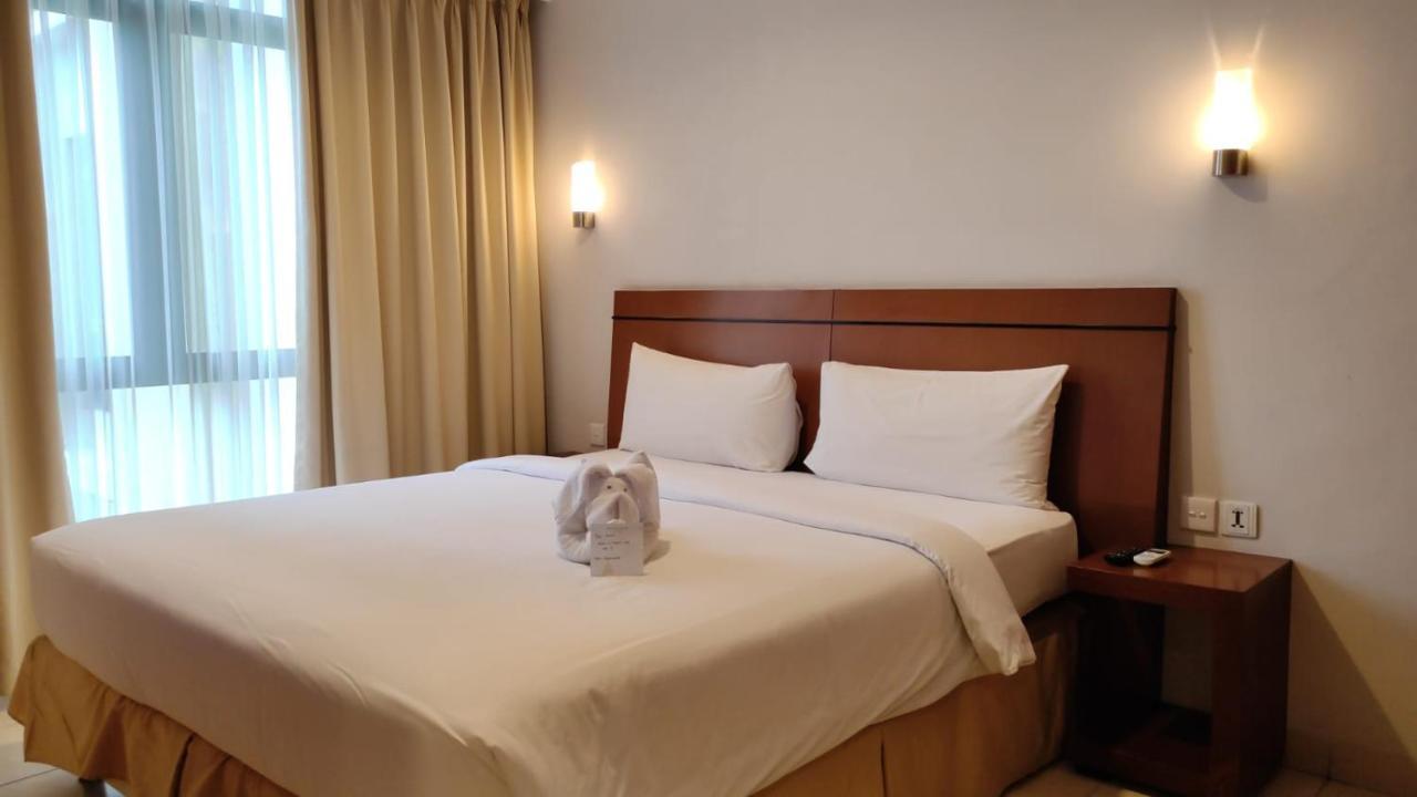Grand Kuta Hotel And Residence Легиан Екстериор снимка