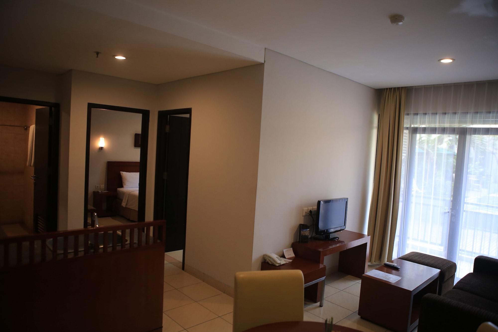 Grand Kuta Hotel And Residence Легиан Екстериор снимка