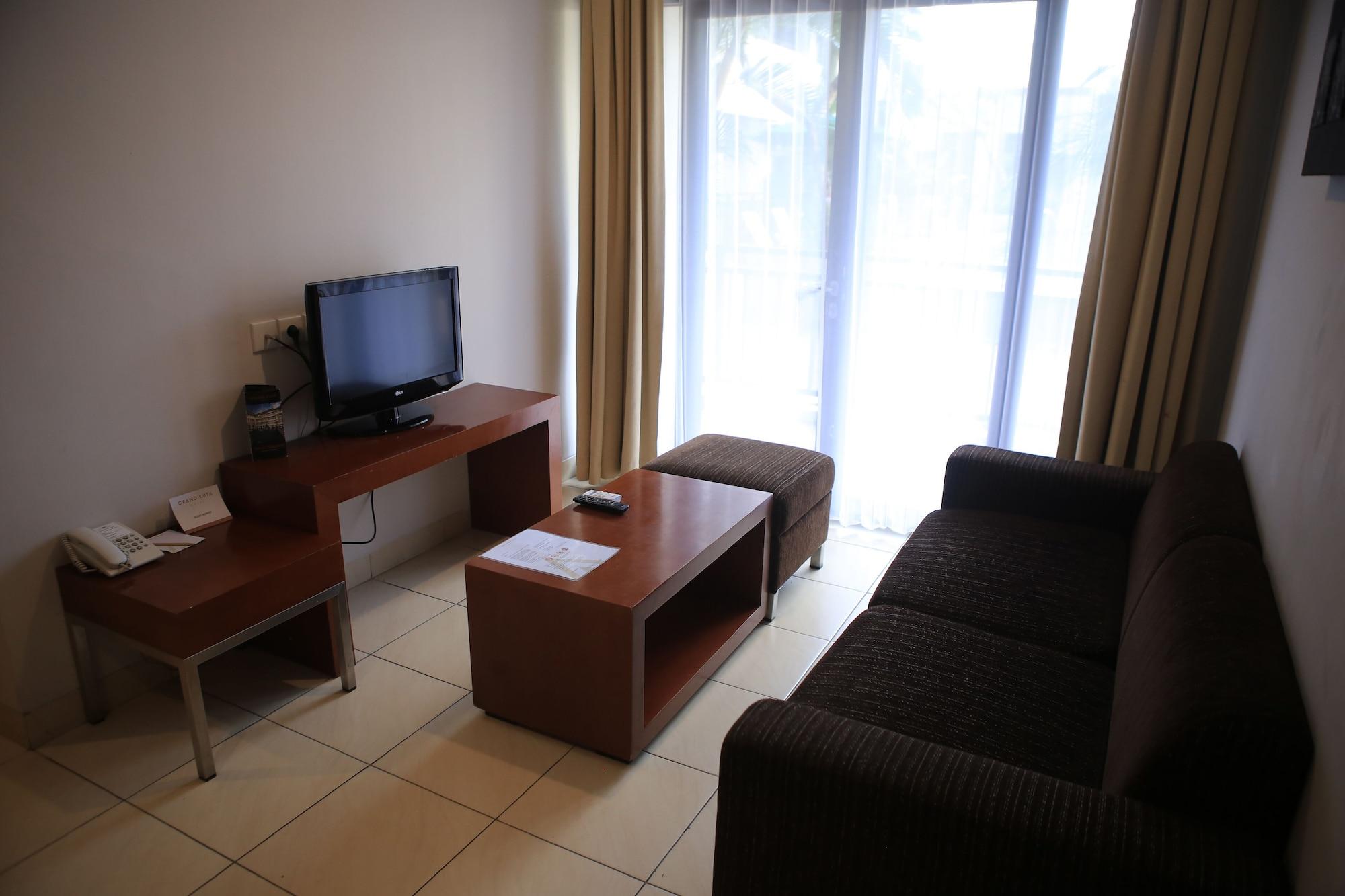 Grand Kuta Hotel And Residence Легиан Екстериор снимка