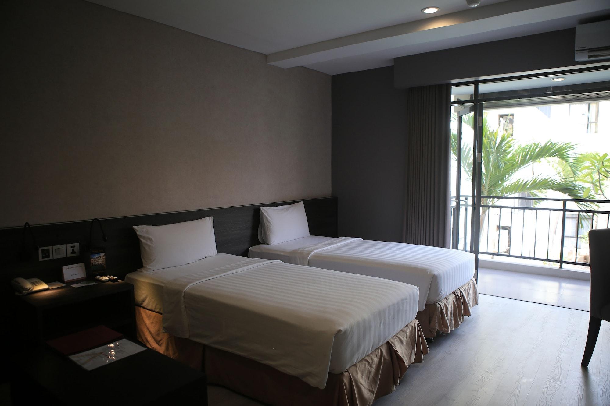 Grand Kuta Hotel And Residence Легиан Екстериор снимка