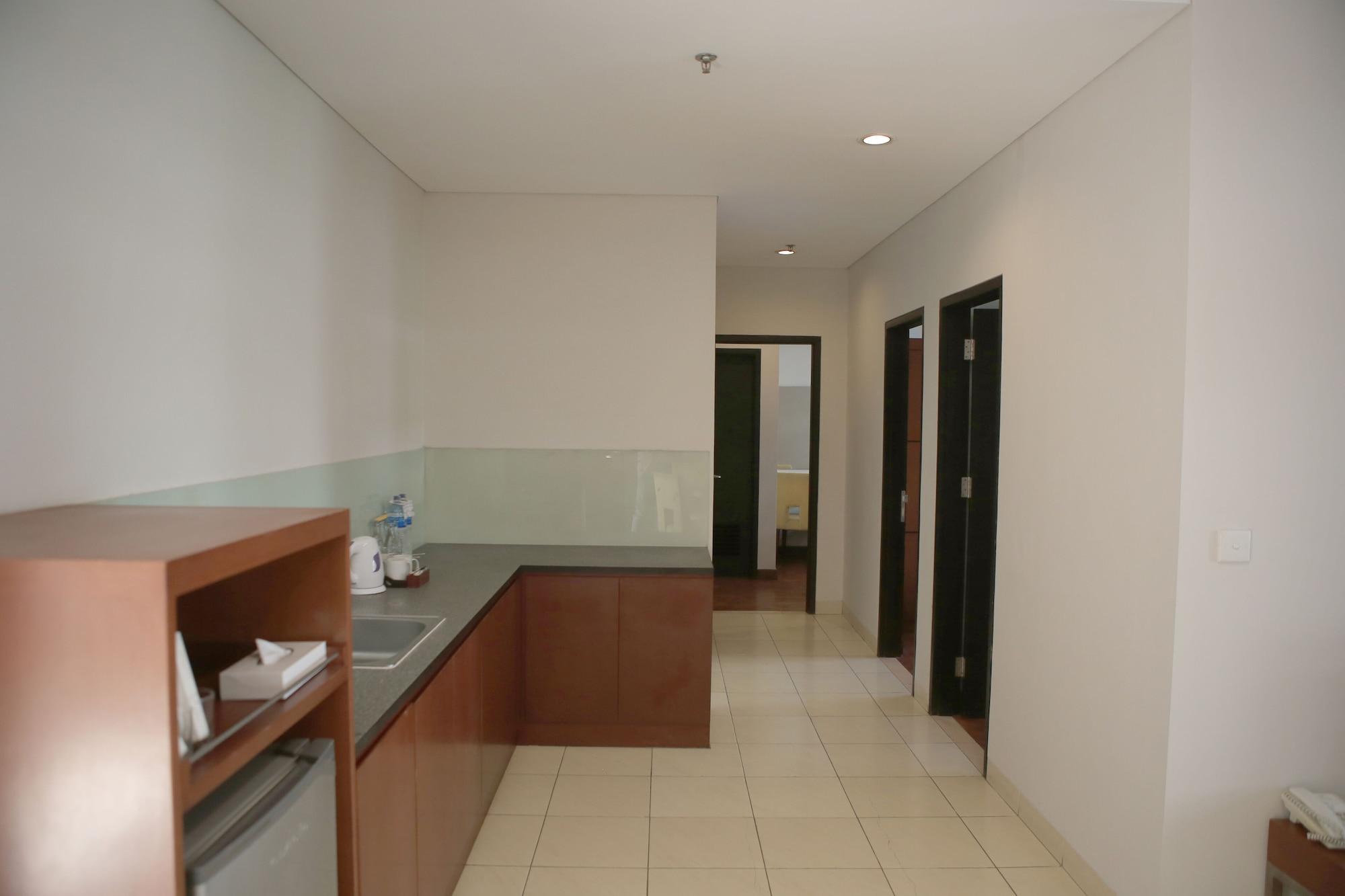 Grand Kuta Hotel And Residence Легиан Екстериор снимка