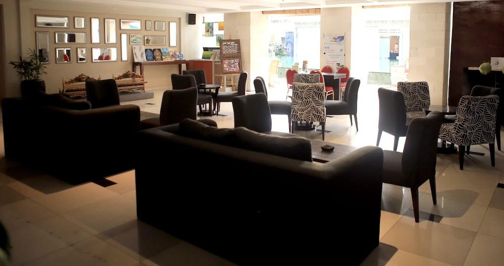 Grand Kuta Hotel And Residence Легиан Екстериор снимка