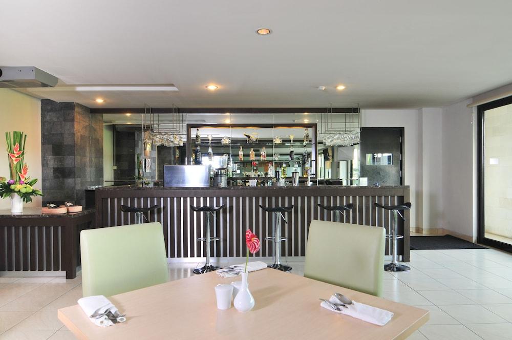 Grand Kuta Hotel And Residence Легиан Екстериор снимка