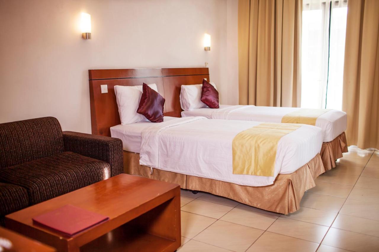 Grand Kuta Hotel And Residence Легиан Екстериор снимка