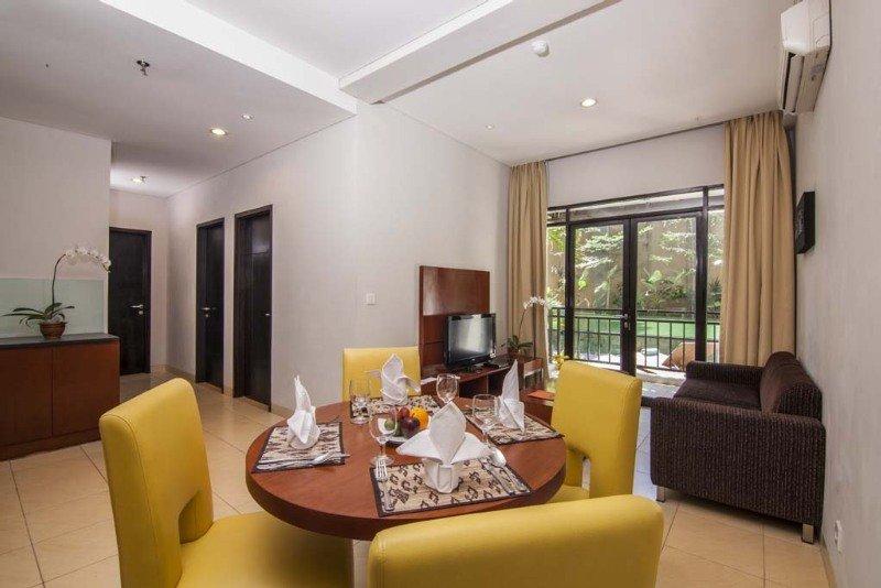 Grand Kuta Hotel And Residence Легиан Екстериор снимка