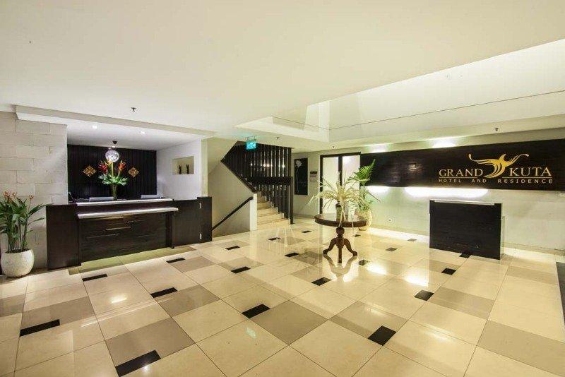 Grand Kuta Hotel And Residence Легиан Екстериор снимка