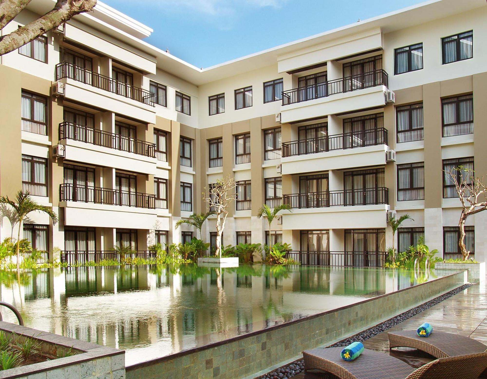 Grand Kuta Hotel And Residence Легиан Екстериор снимка