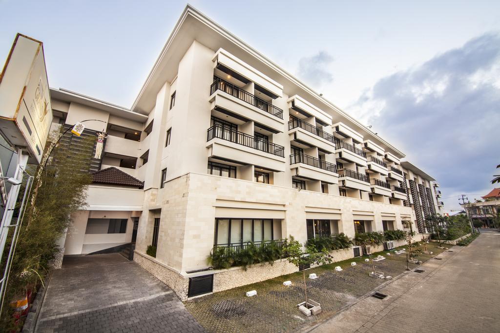 Grand Kuta Hotel And Residence Легиан Екстериор снимка