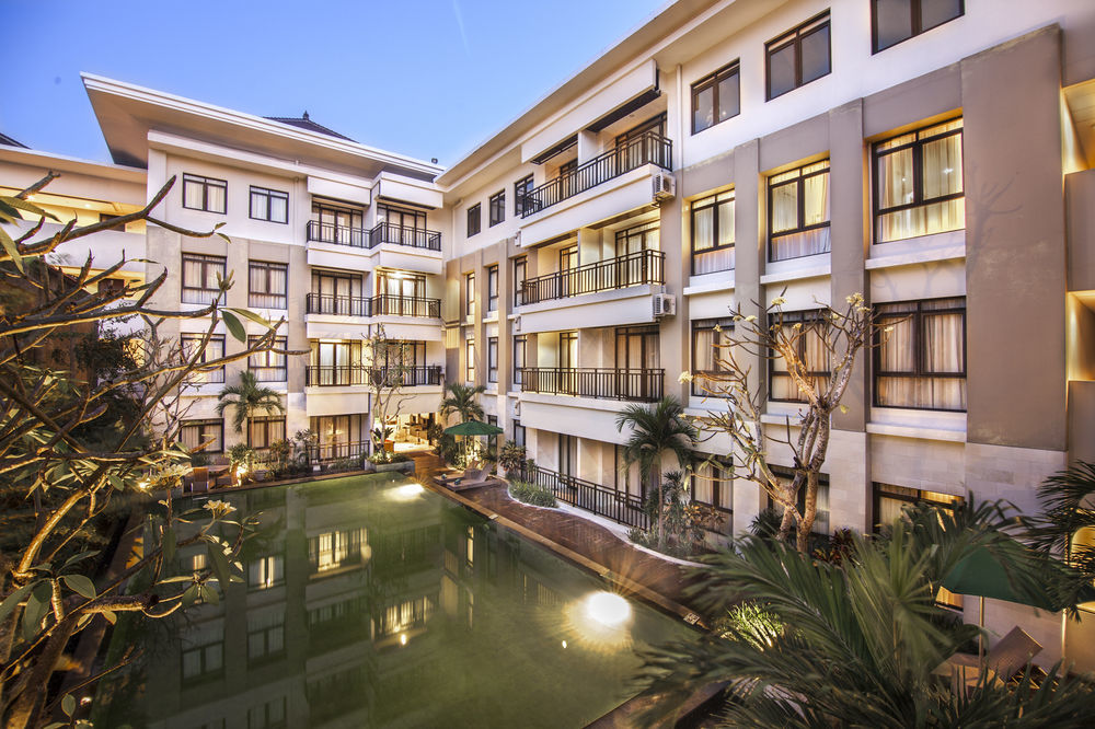 Grand Kuta Hotel And Residence Легиан Екстериор снимка