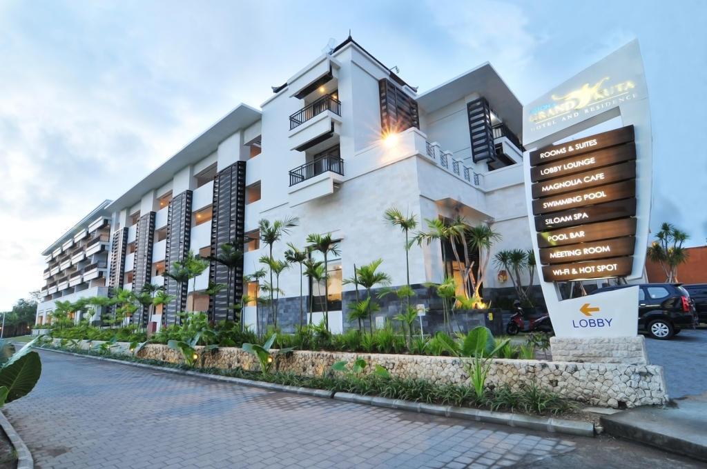 Grand Kuta Hotel And Residence Легиан Екстериор снимка