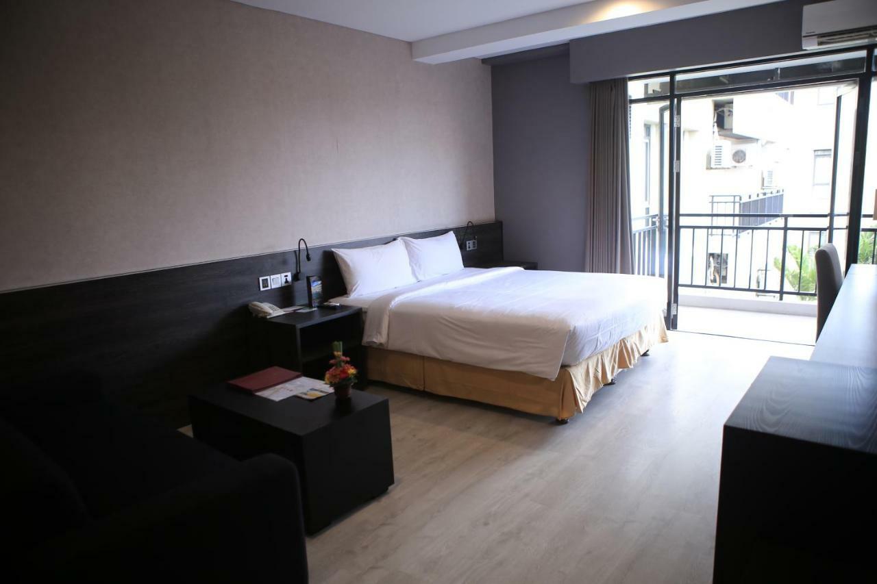Grand Kuta Hotel And Residence Легиан Екстериор снимка